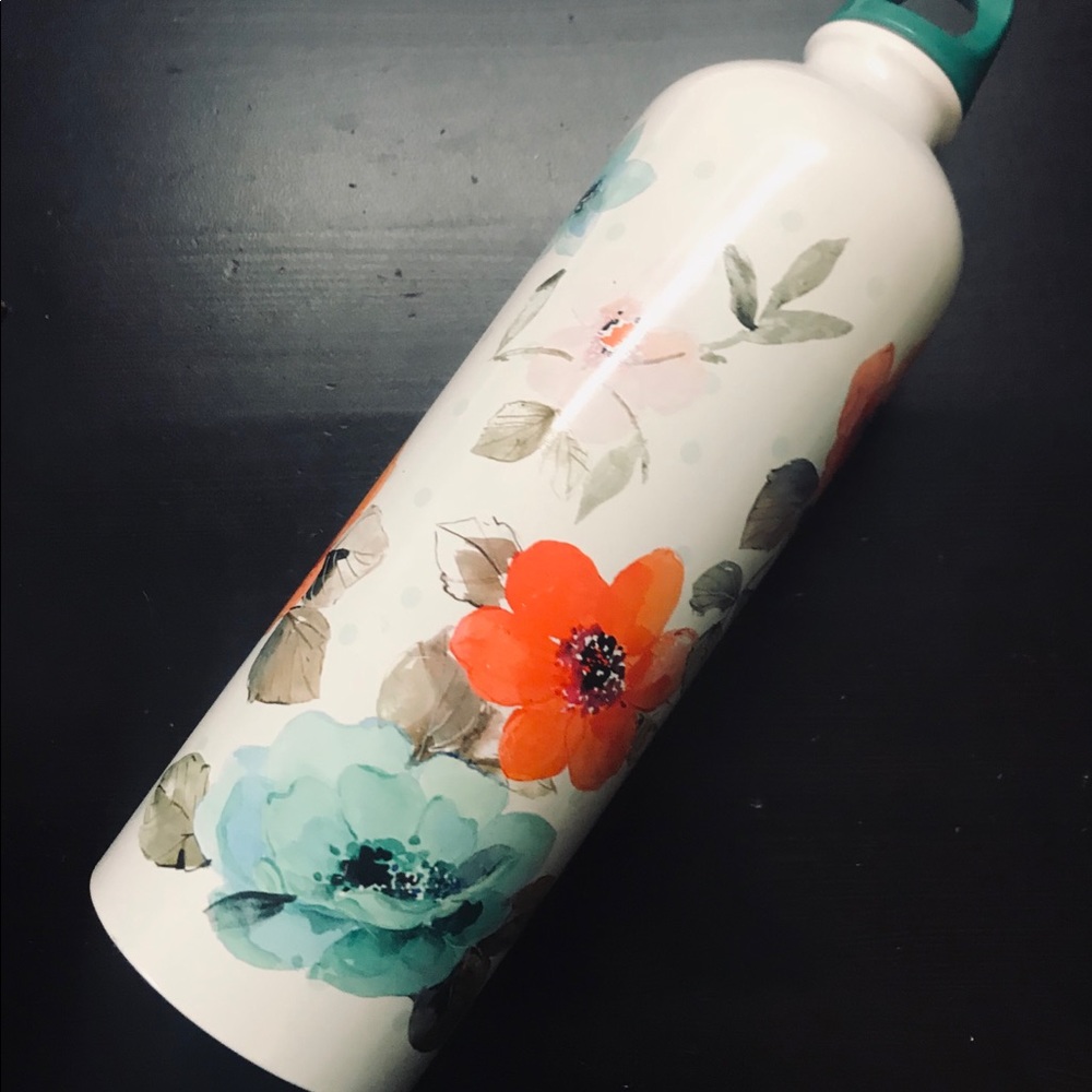 Pioneer woman stainless bottle